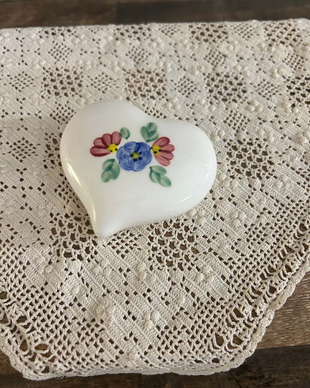 A54 - 3 1/4” Home Interiors Cottagecore Ceramic Hand Painted Floral Heart